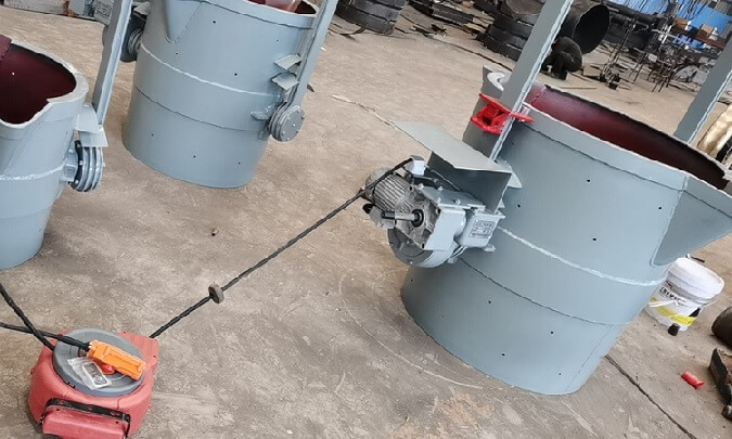 SRH小型直角減速機(jī)應(yīng)用在鐵水包上.jpg