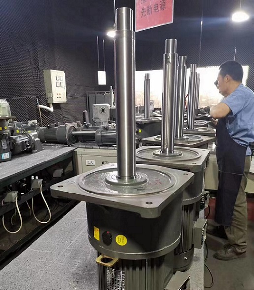 塑料粉碎機(jī)減速機(jī)檢測中.jpg