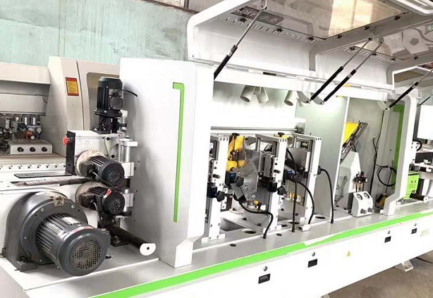 封邊機上應(yīng)用士元GH小型臥式減速電機.png
